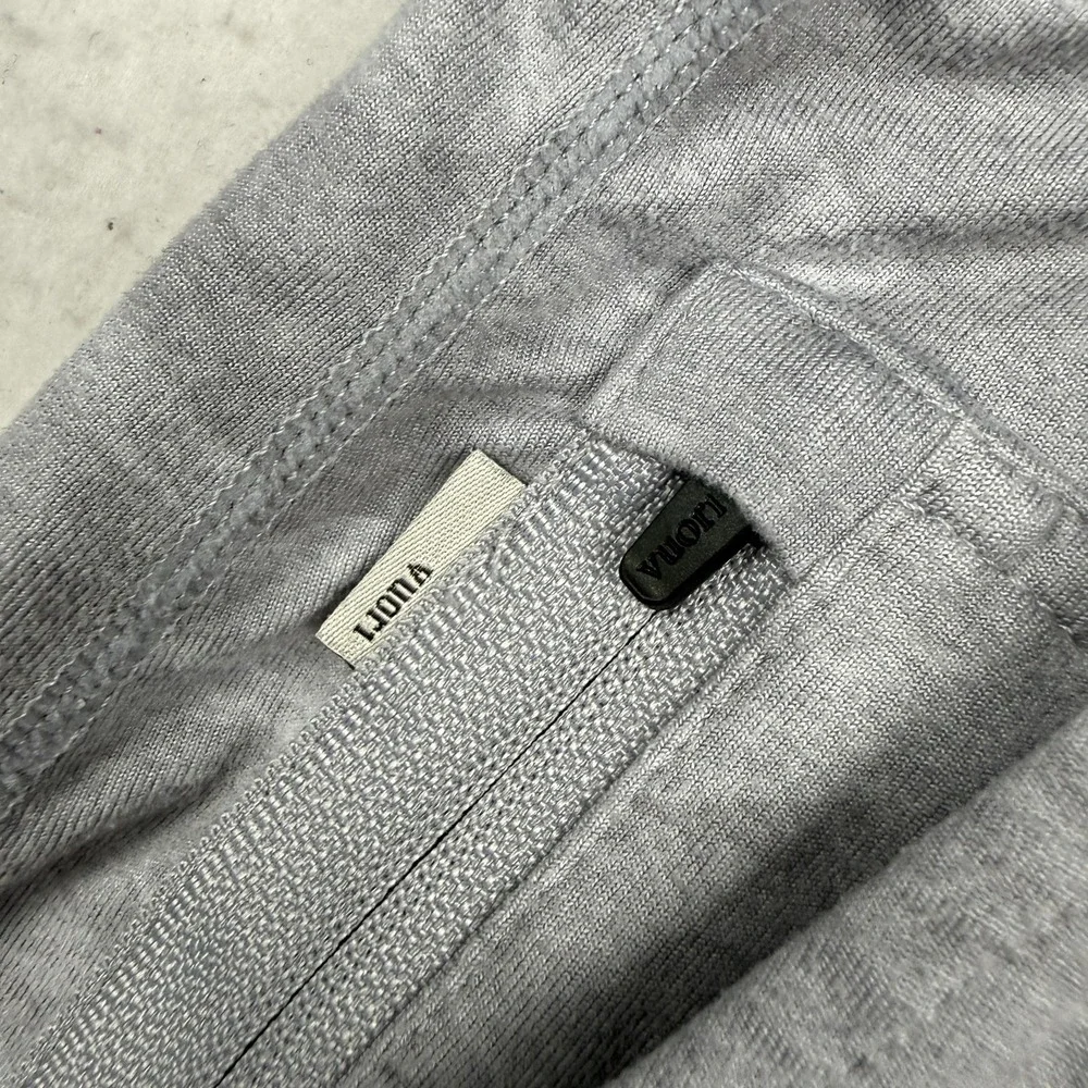 Vuori Shorts Mens 2XL Gray Camo Athletic Jersey Drawstring 7 Inseam Pockets V344
